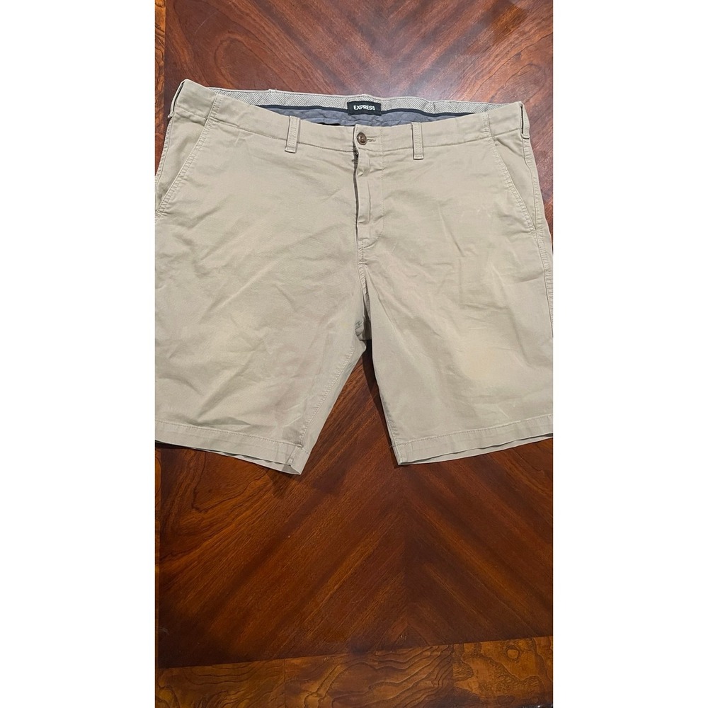 Express Mens classic at the knee 10" inseam stretch khaki‎ shorts size 38